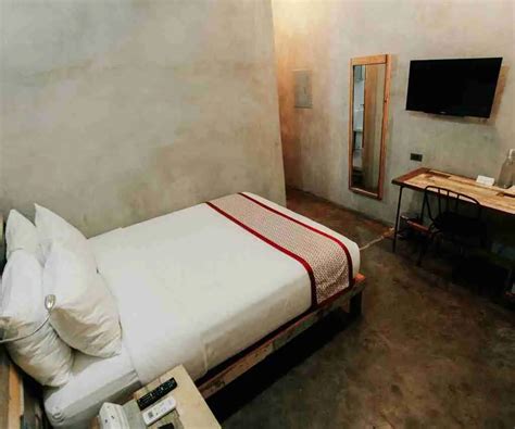 the bricks hotel dumaguete|Rooms .